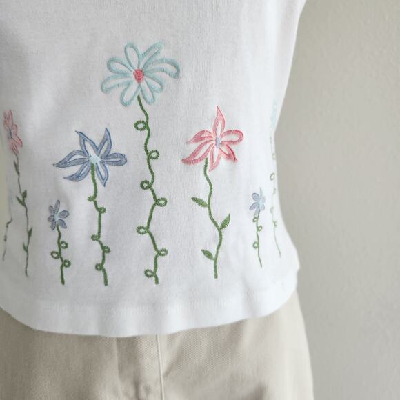 Y2K In Charge White Embroidered Floral Cropped V-Neck T-Shirt Short Sleeve XS - Picture 3 of 7